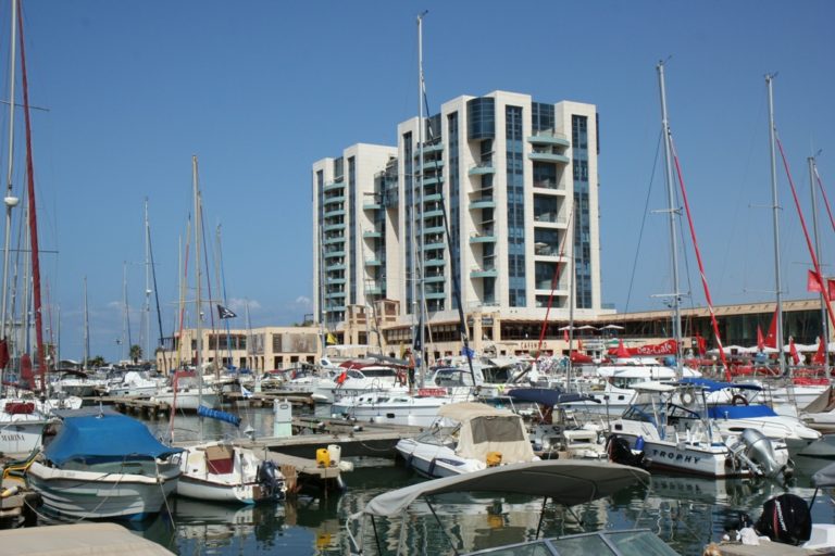 Защита от накипи системы кондиционирования торгового центра